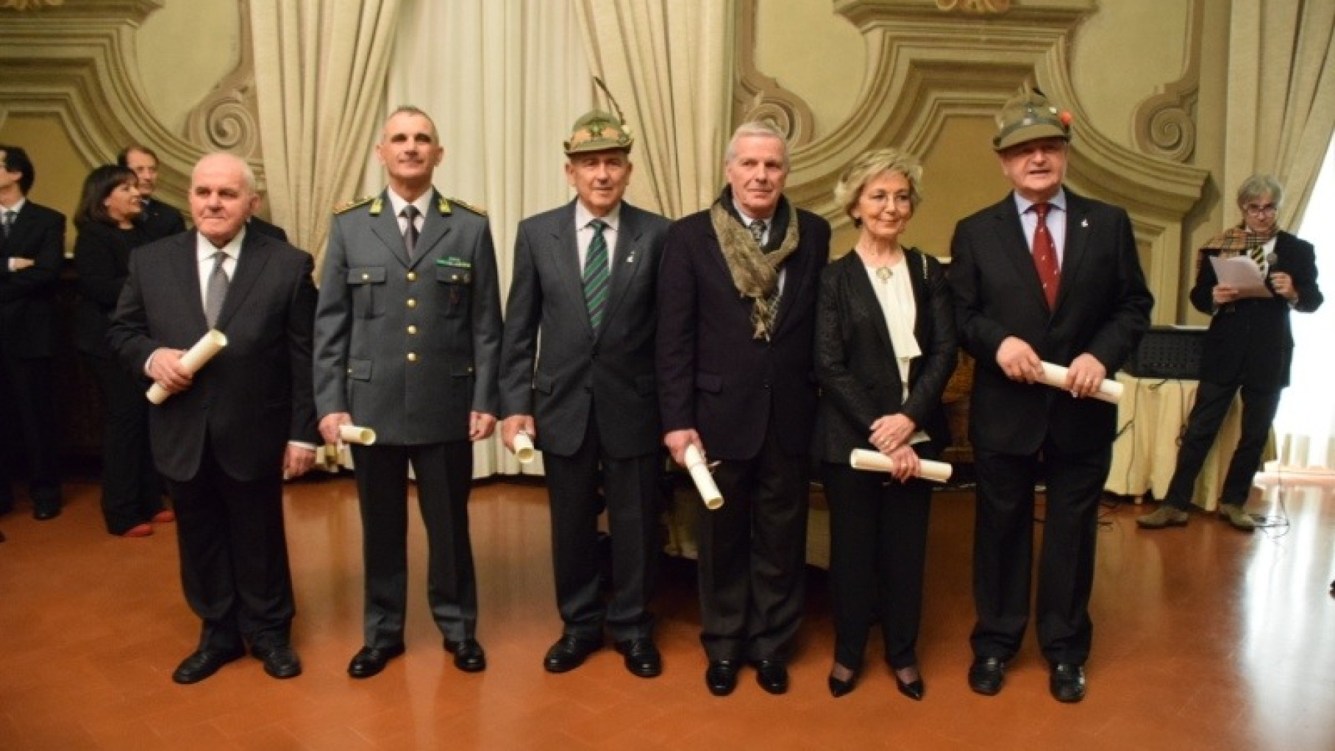 Giornata di onorificenze oggi in Prefettura: Ordine al Merito per sei