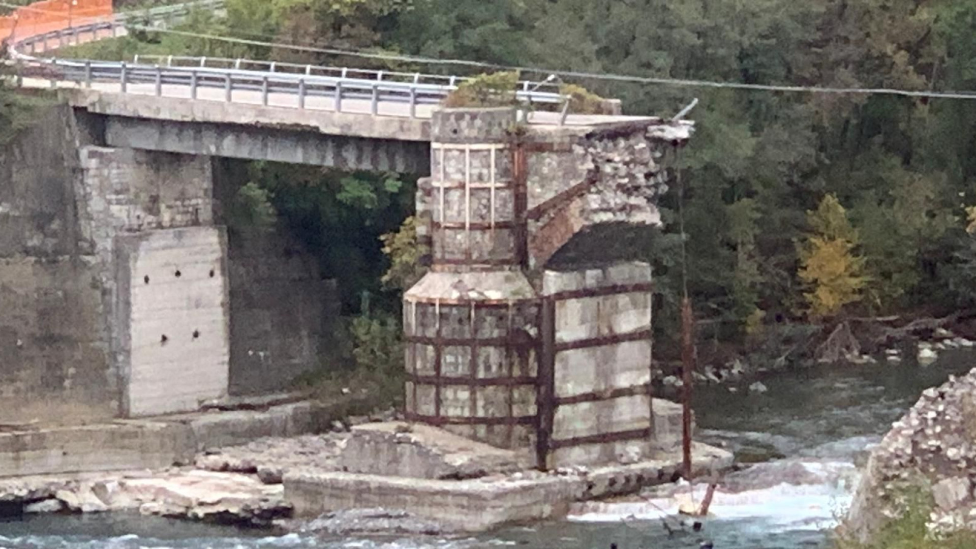 Crollo di ponte Lenzino, al via le richieste di indennizzo per i nove mesi di disagio