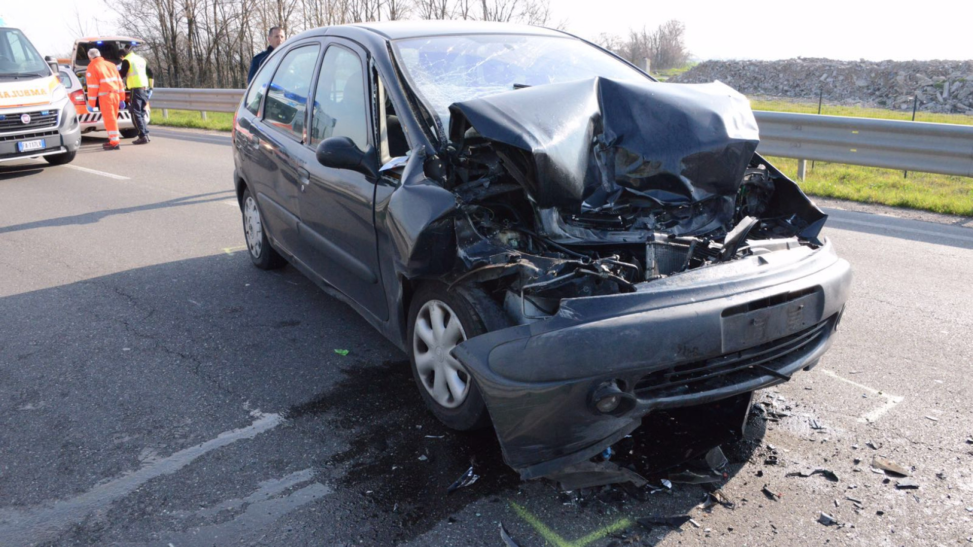 Violento tamponamento a Cortemaggiore: gravi contusioni per conducente di un'auto