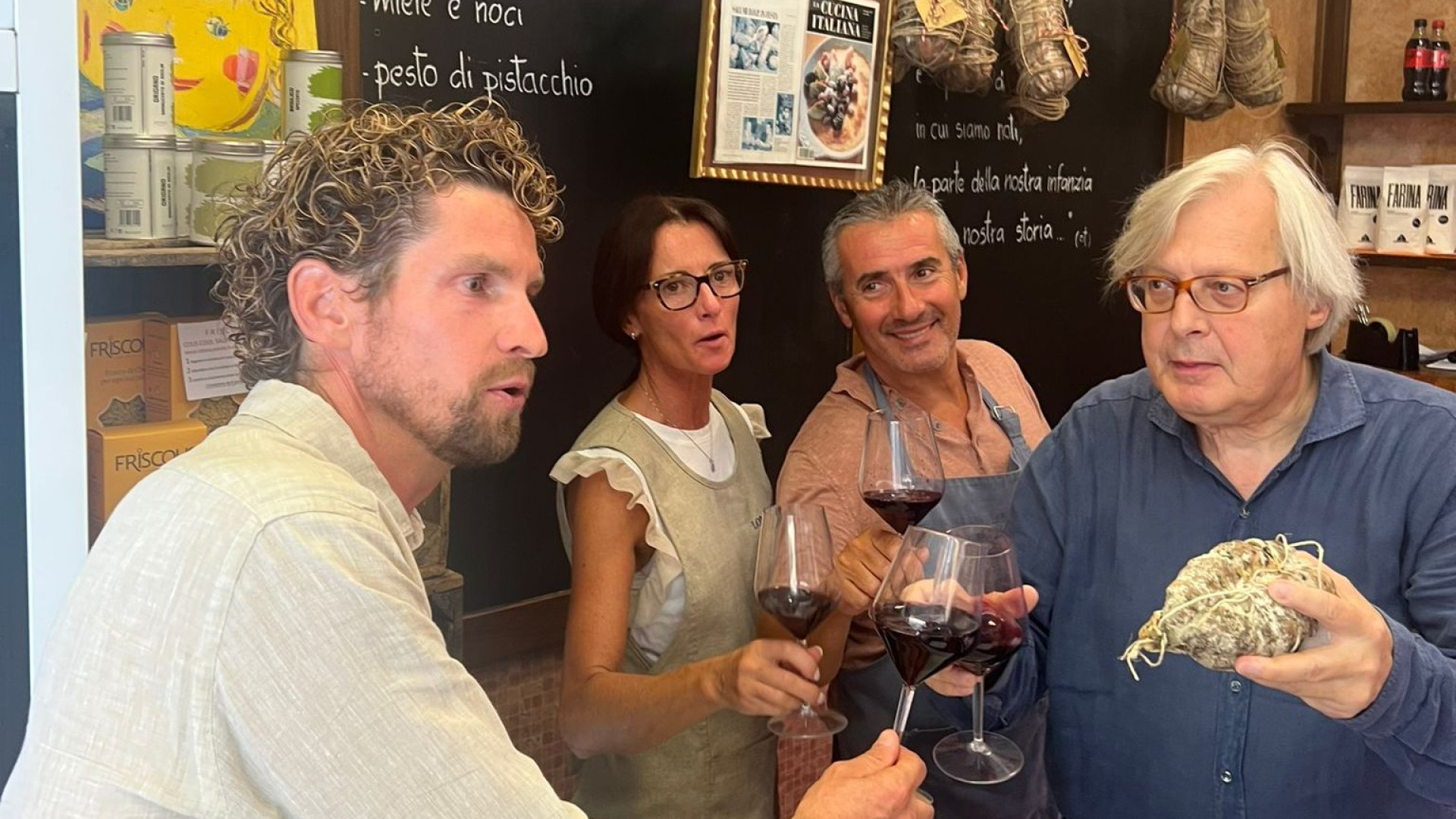 “Bellezze nascoste nel Piacentino”: tour di Vittorio Sgarbi tra tele, vino e salumi