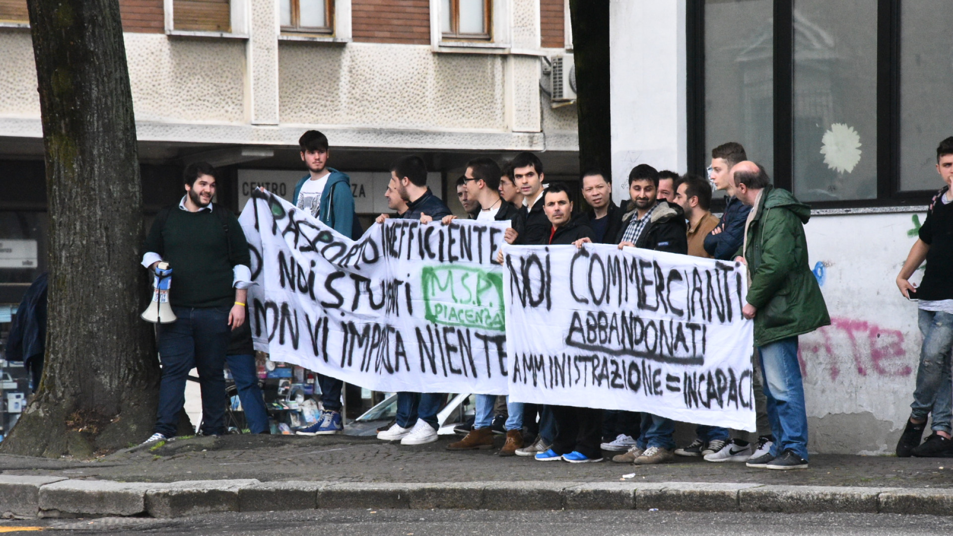 Cittadella, sit-in contro la nuova autostazione. Seta, approvato il bilancio