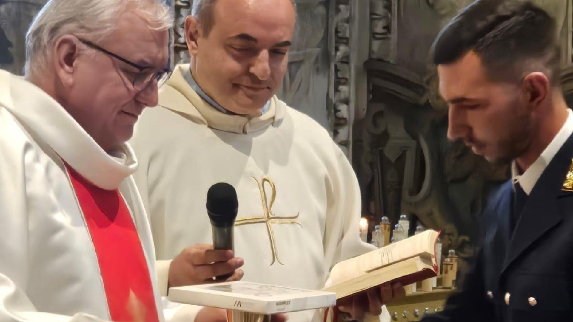 Messa per le forze dell'ordine, donati alla scuola di Polizia tabernacolo, calice e pisside