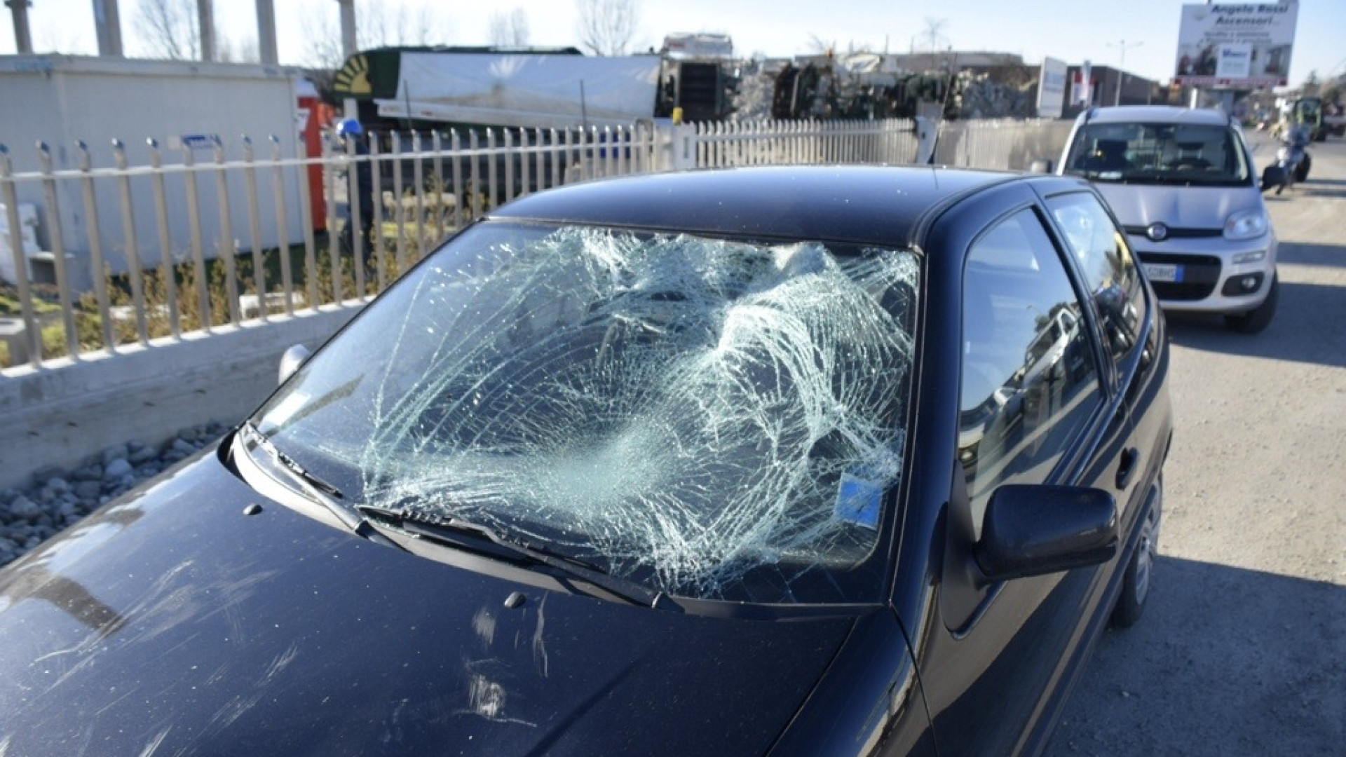 Incidente a Pontenure, scontro tra auto e bici. Ciclista ferito