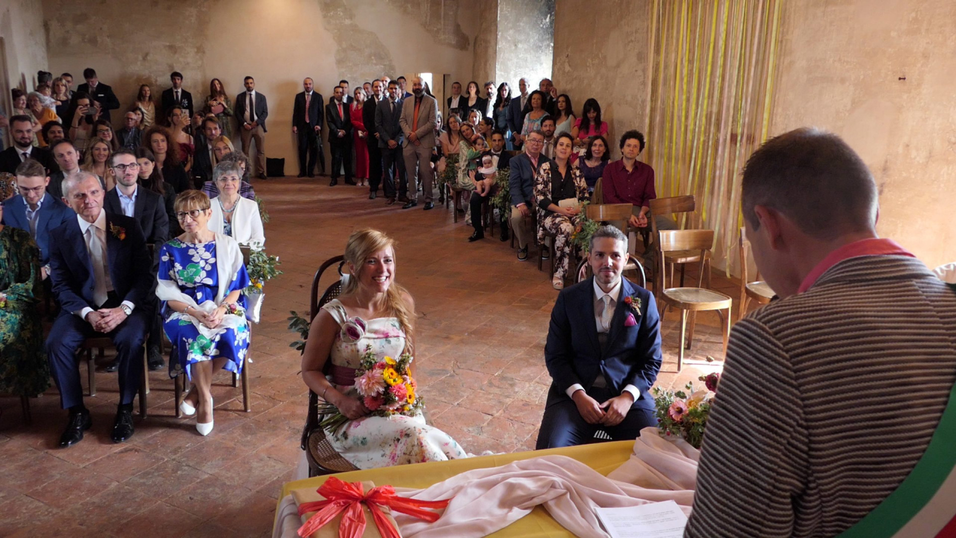 Il primo matrimonio al castello di Calendasco parla tre lingue: "Giornata storica"