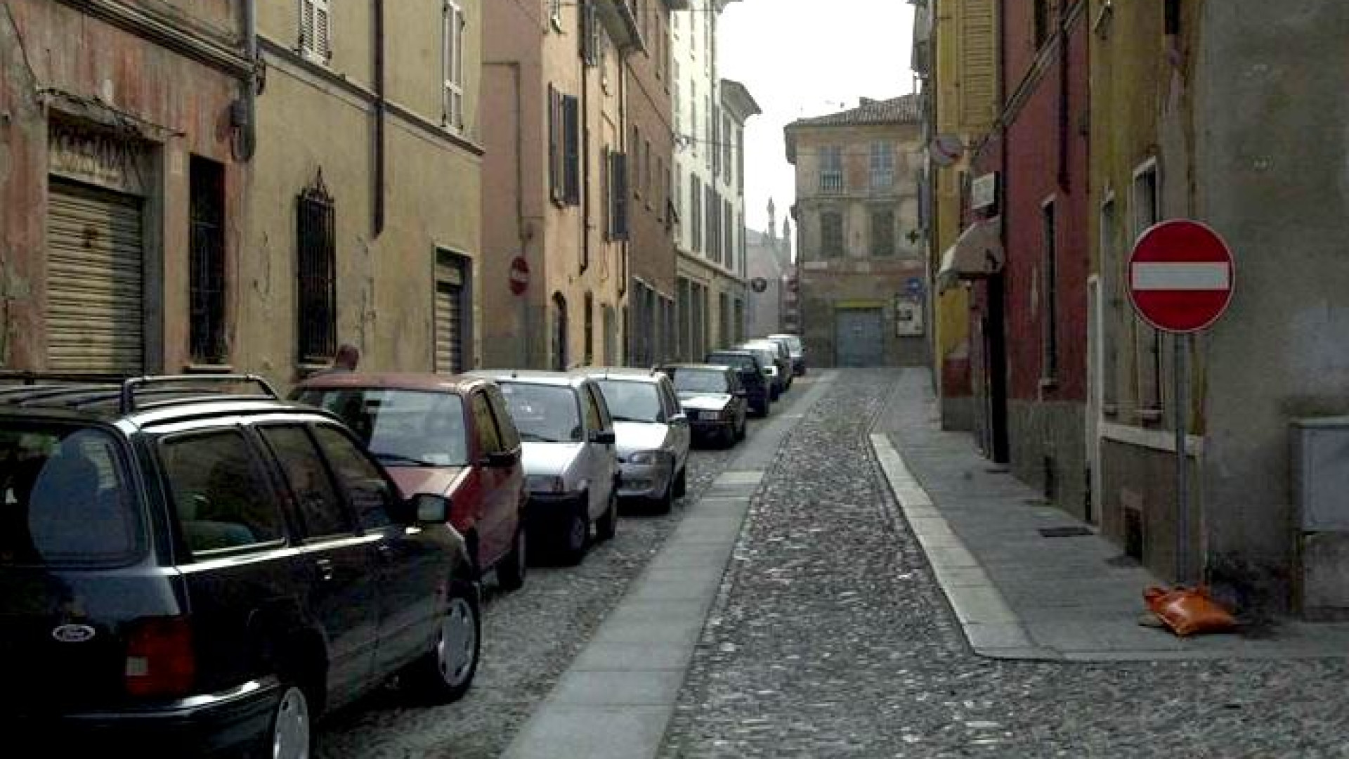 Guida ubriaco e con patente falsa