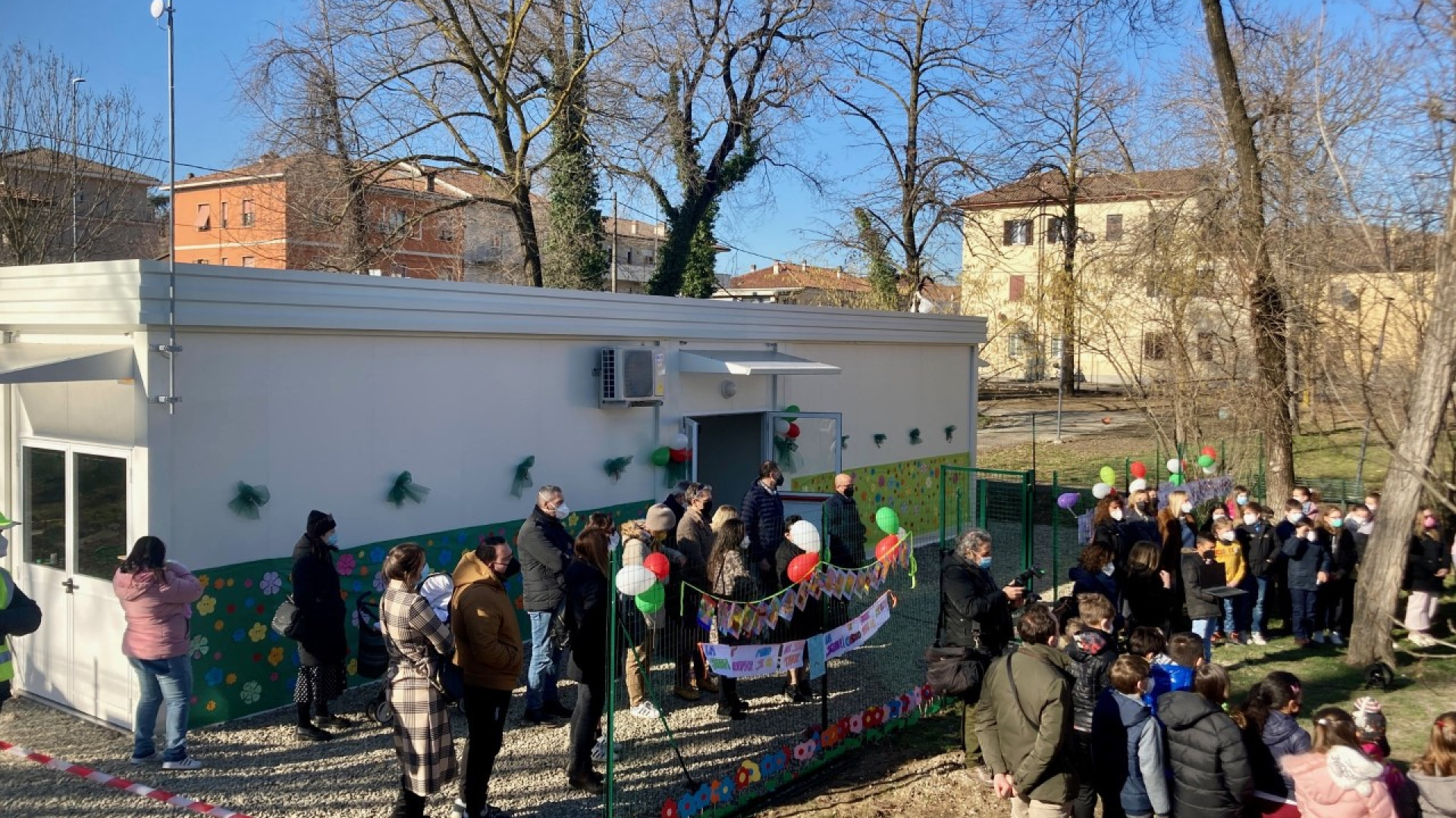 A San Lazzaro la scuola si fa all'aperto: nuove aule in giardino per 40 alunni