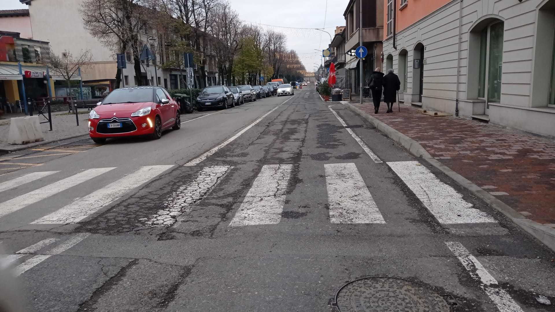 Viali troppo bui a Castel San Giovanni: in arrivo strisce pedonali illuminate