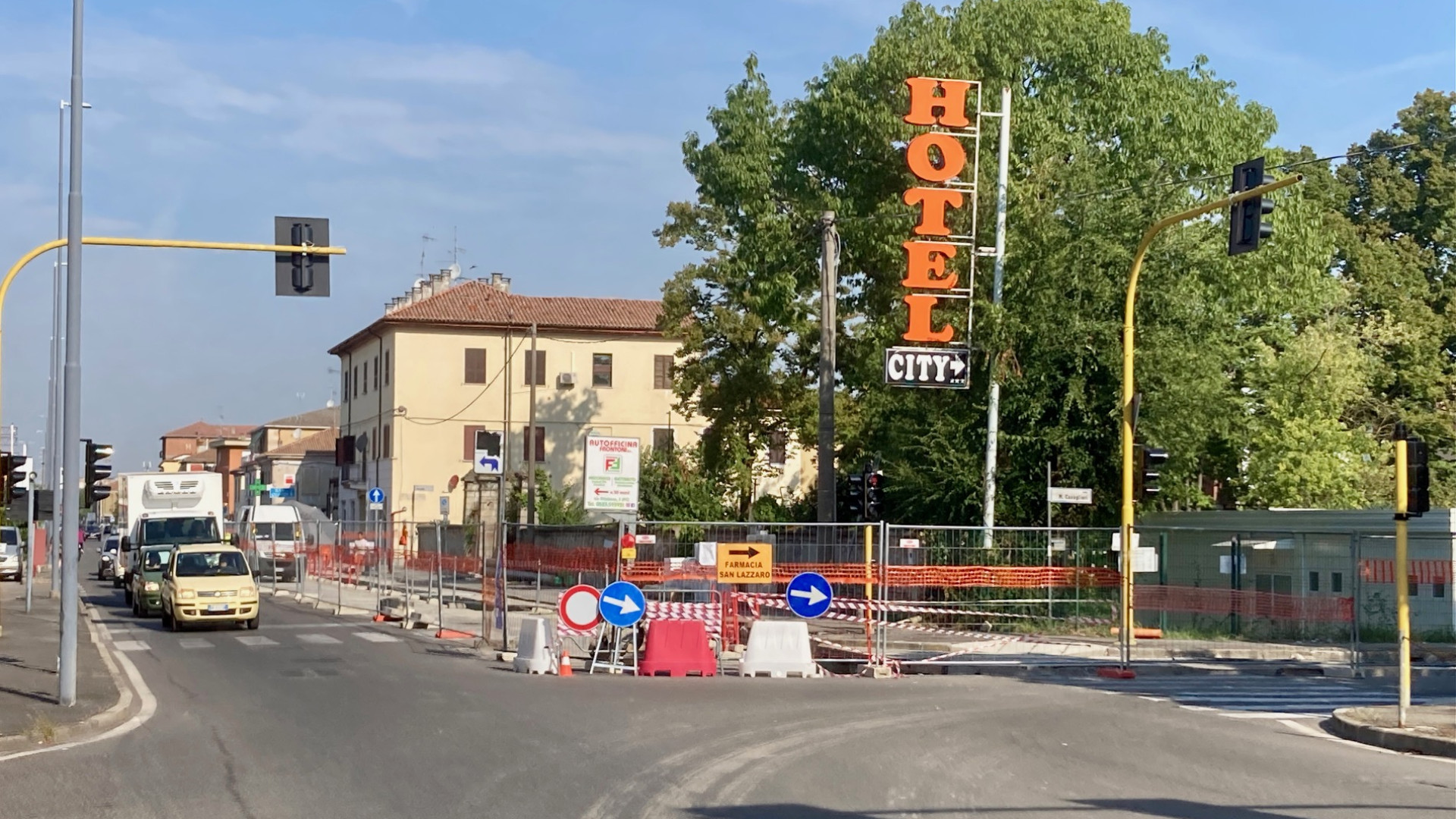 Disagi a San Lazzaro, via Emilia sbarrata. "Con l'inizio della scuola si rischierà il tilt"