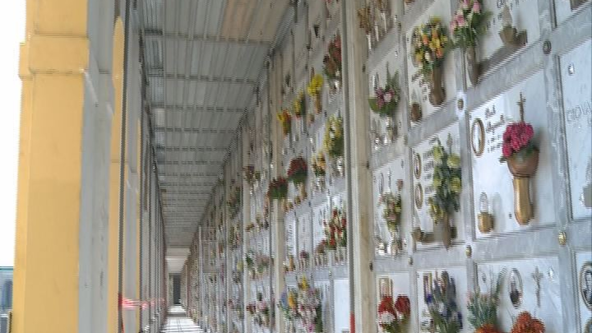 Galleria del cimitero riaperta ai visitatori dopo due mesi e mezzo