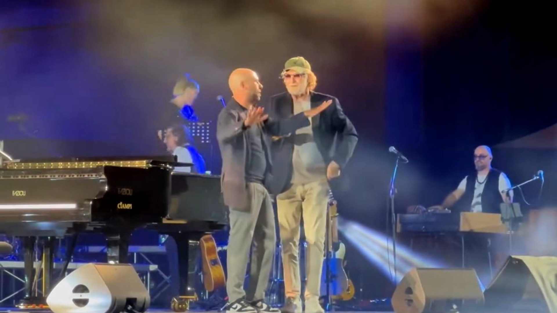 Quel lato un po' "rock" di Zalone e De Gregori. In attesa del Principe a Palazzo Farnese, dove aprirà il suo tour