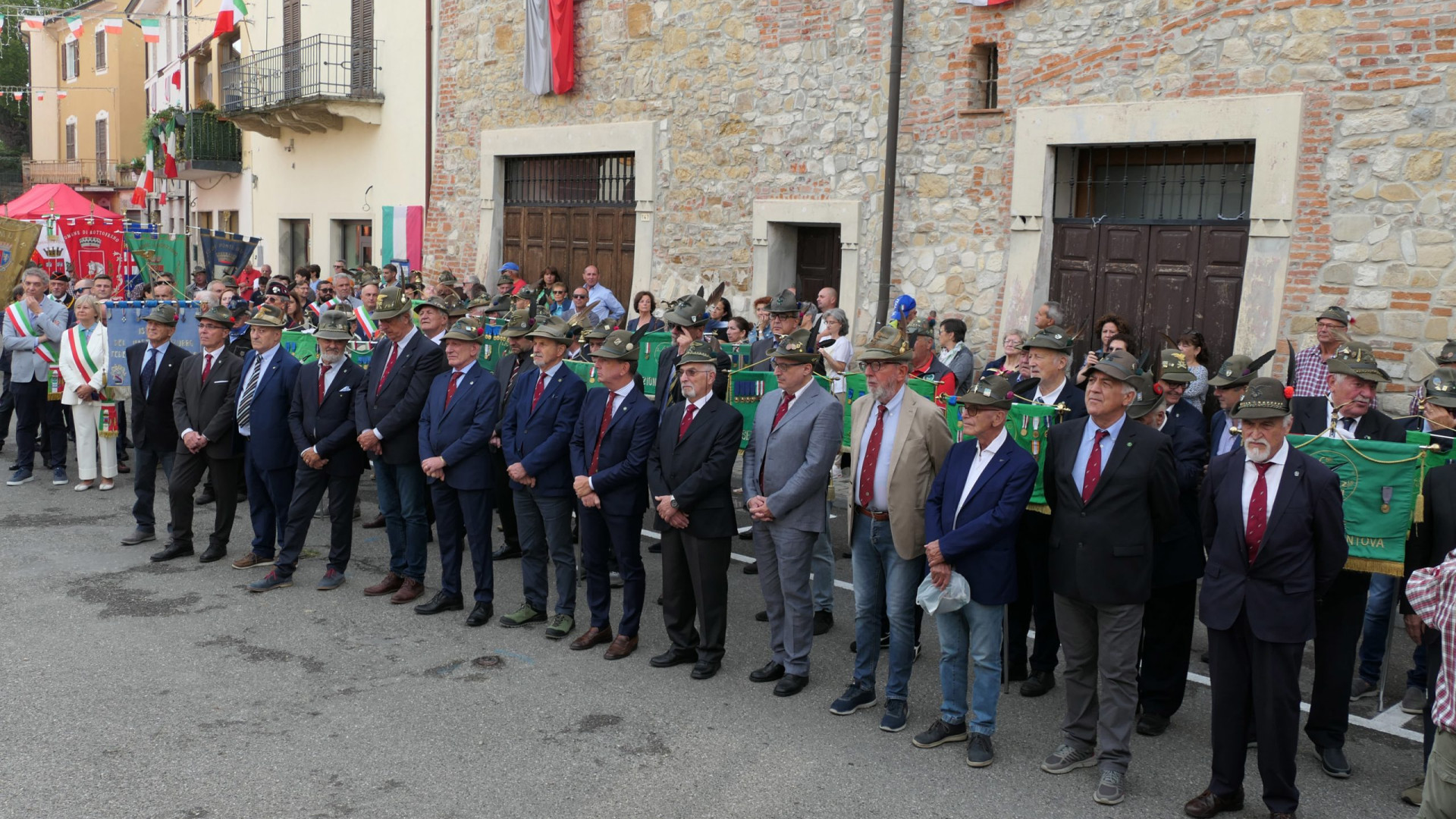 Successo per la Festa Granda di Ziano: piazza gremita di alpini. A Ferriere nel 2024
