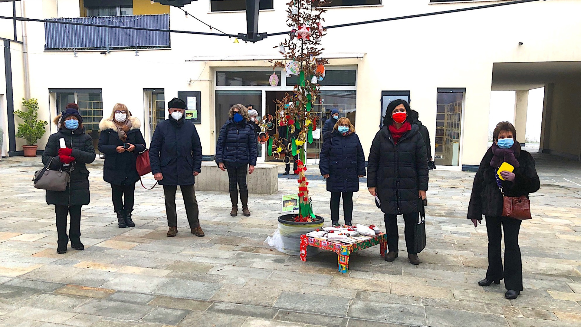 Besurica, la biblioteca ha un nuovo look. Fuori c'è il “carpino della speranza”