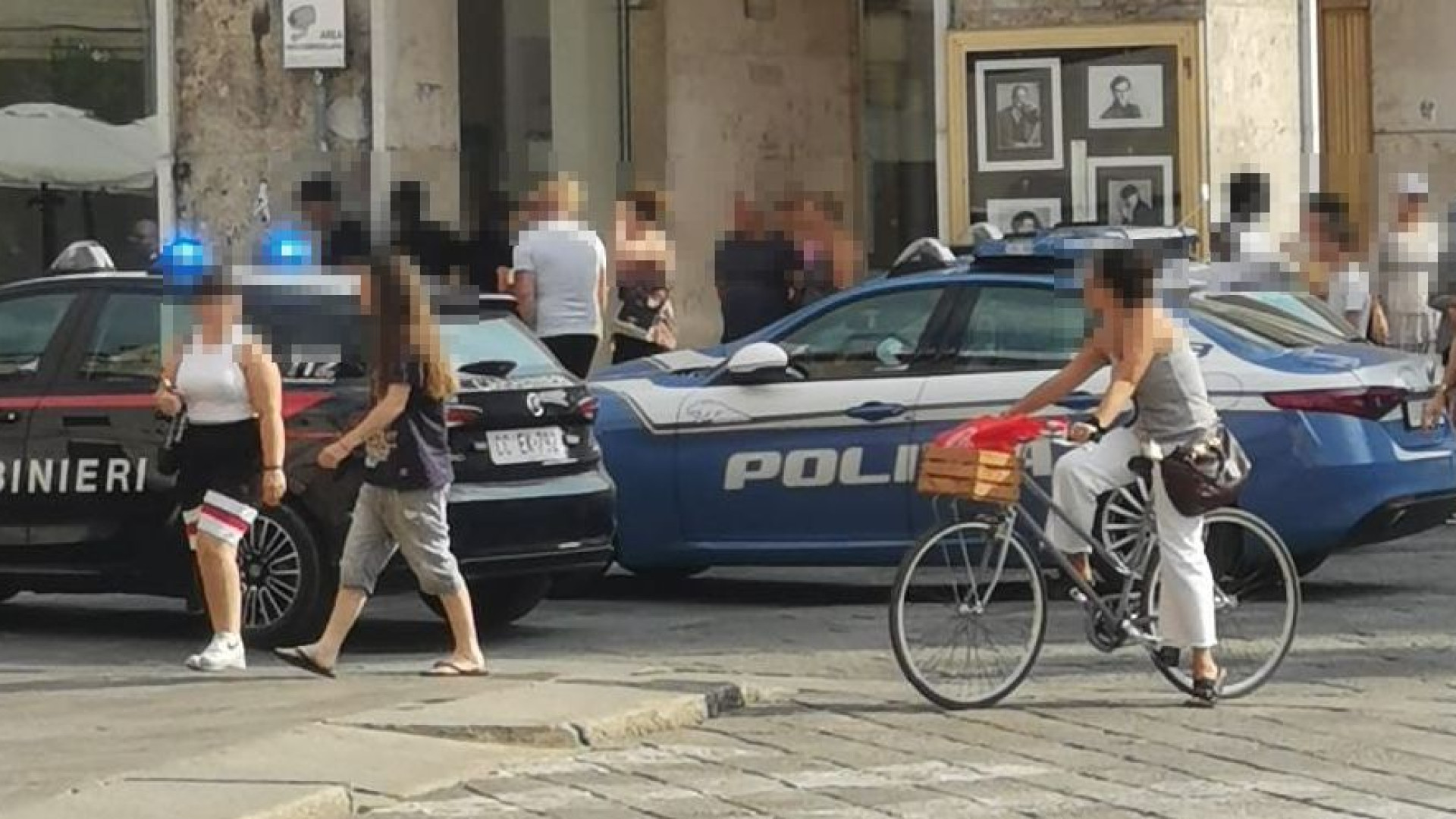 Scazzottata in piazza Cavalli tra una decina di giovani, arrivano le forze dell'ordine