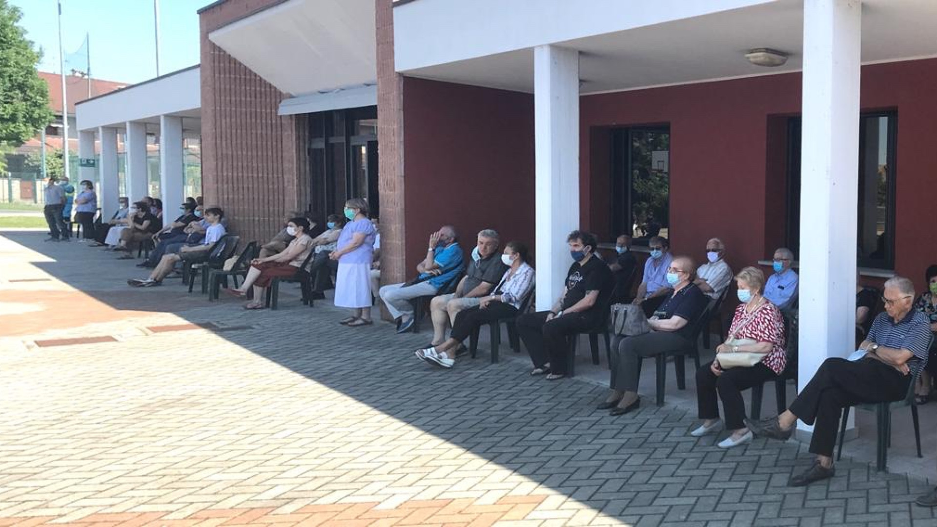 Alla Besurica il ricordo per le vittime del Covid. Le testimonianze strazianti