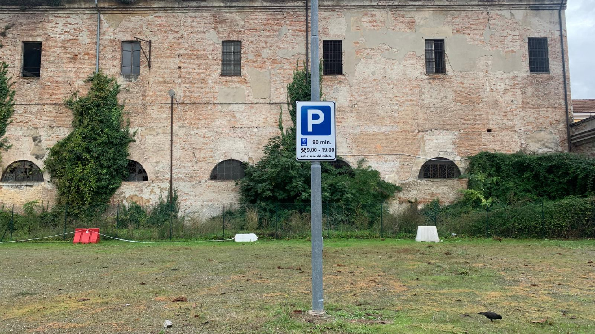 Riapre il parcheggio di via Bendettine: 70 posti disponibili, mancano le linee