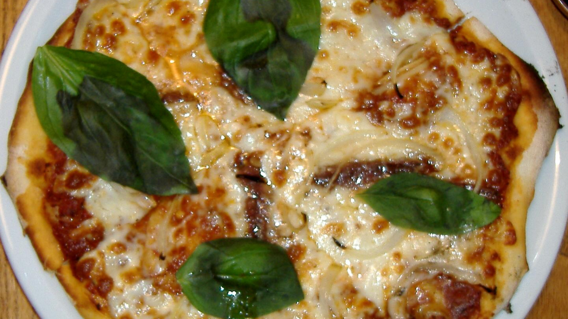 Acciughe avariate: tre intossicati in una pizzeria piacentina