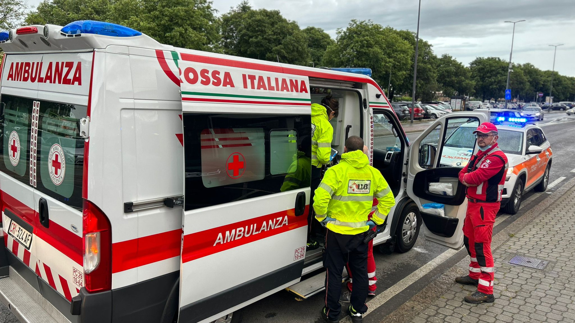 Persona a terra in viale Sant'Ambrogio. Indaga la polizia locale