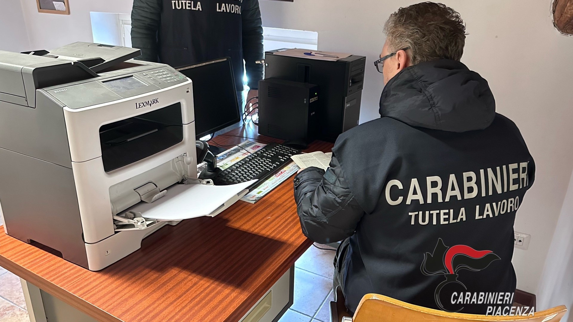 Il negozio appena aperto impiega un lavoratore "in nero": attività sospesa