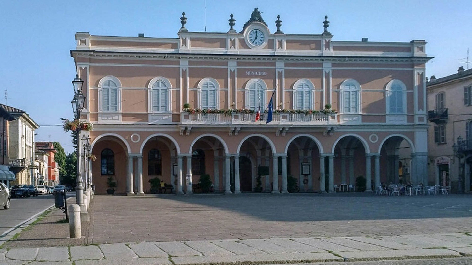 Castello, in Comune spunta un debito fuori bilancio. Il sindaco: "Un pasticciaccio"