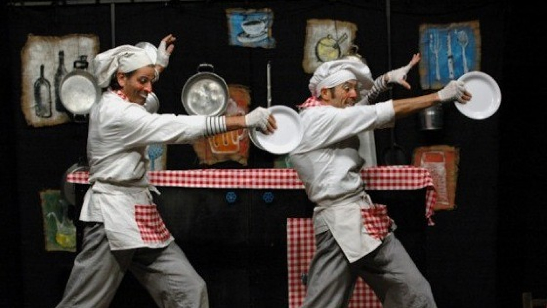 Cucina e clown: la magia dei Fratelli Caproni stasera alle 21 in piazza a Gragnano