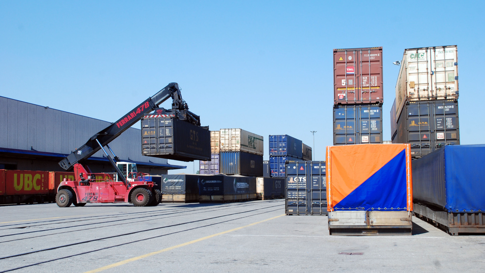 Grazie alla logistica cresce l'export, ma crollano meccanica e alimentare