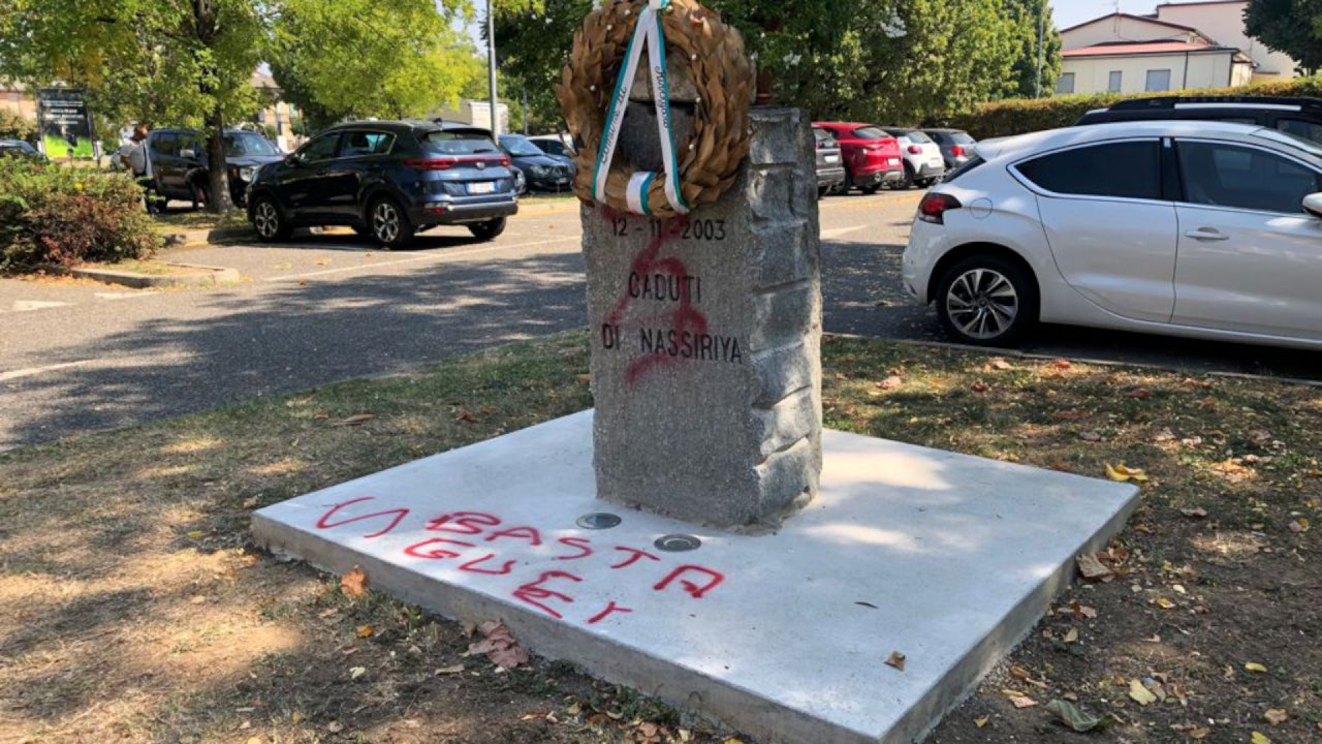 Vandalismo a Rivergaro: imbrattato il monumento ai Caduti di Nassiriya