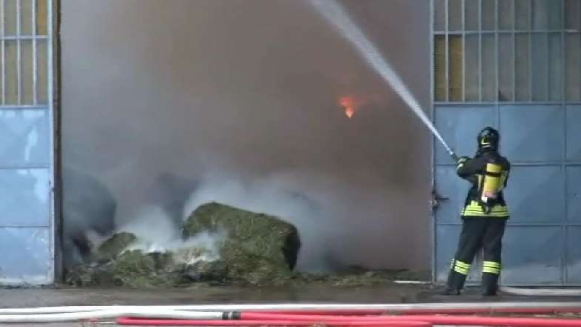 Domato l'incendio a San Polo; 44 ore di lavoro ininterrotto per i pompieri