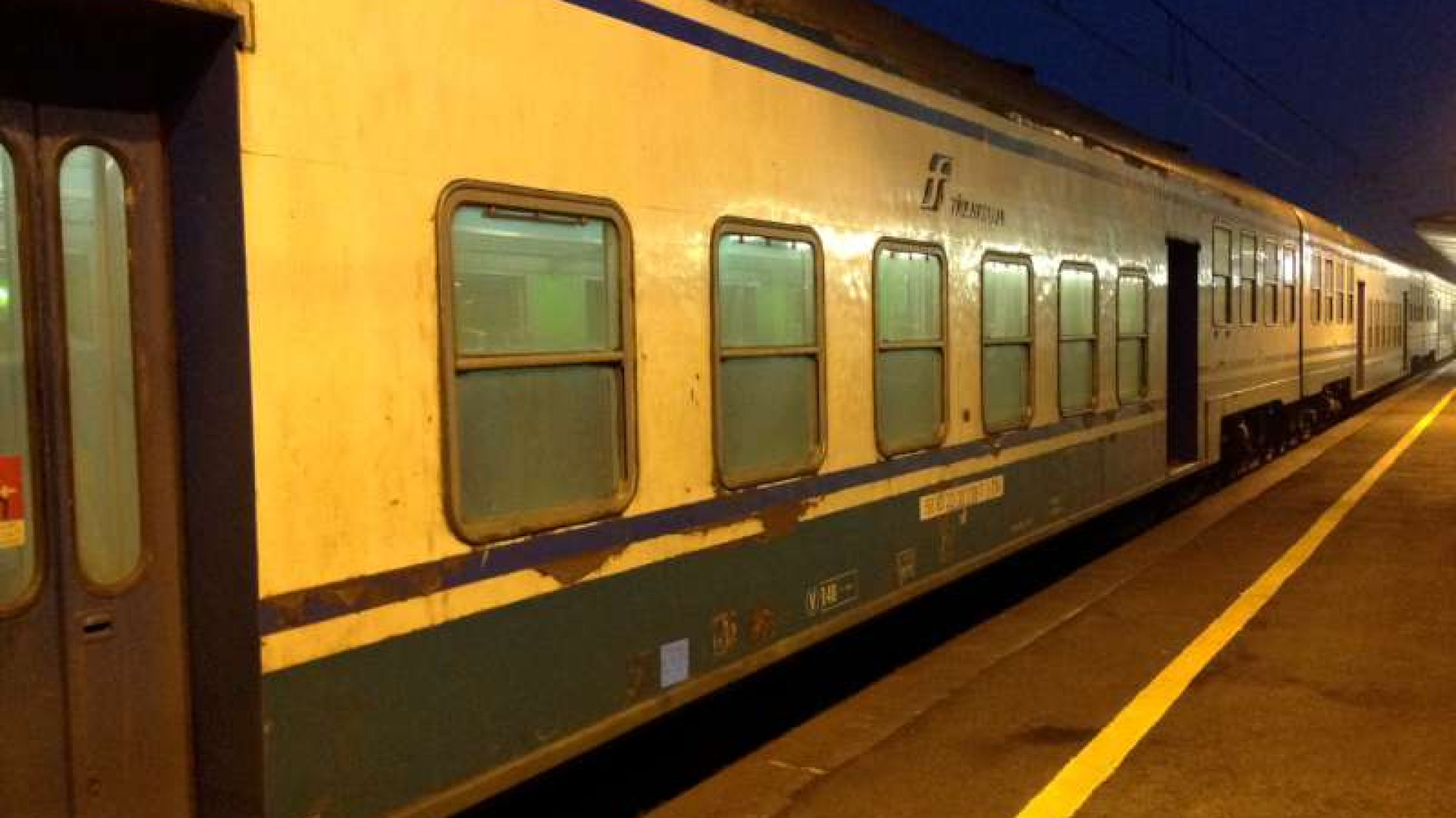 Blocca per oltre un'ora la partenza del treno. Fermato dalle guardie giurate