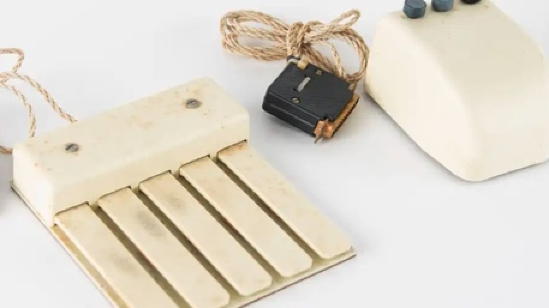 Il mouse in legno che ha ispirato Steve Jobs venduto all'asta per 178mila dollari