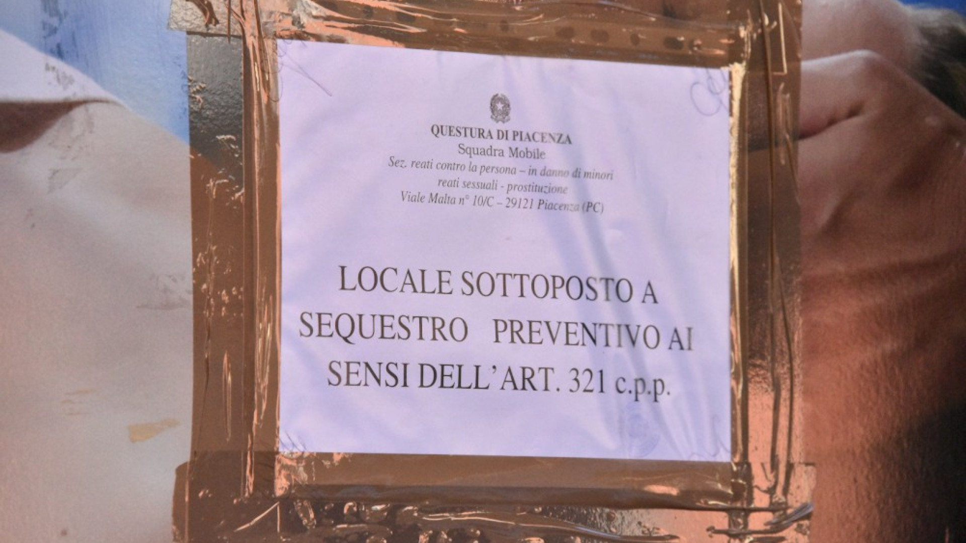 "Massaggi cinesi a luci rosse”. La polizia chiude locale all'Infrangibile