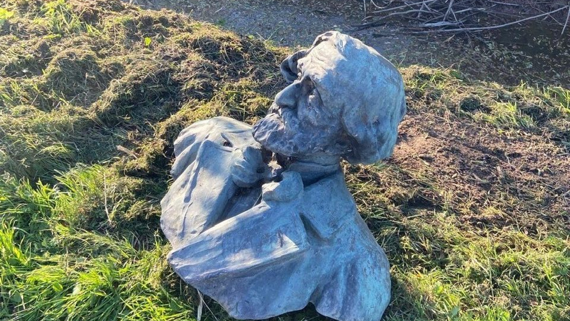 Ritrovato il busto di bronzo raffigurante Giuseppe Verdi: era stato rubato ad agosto