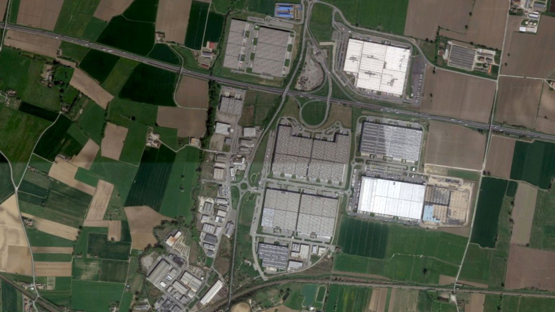 I sindacati: "Stabilizzati 70 lavoratori alla Fiege Logistic di Castel San Giovanni"