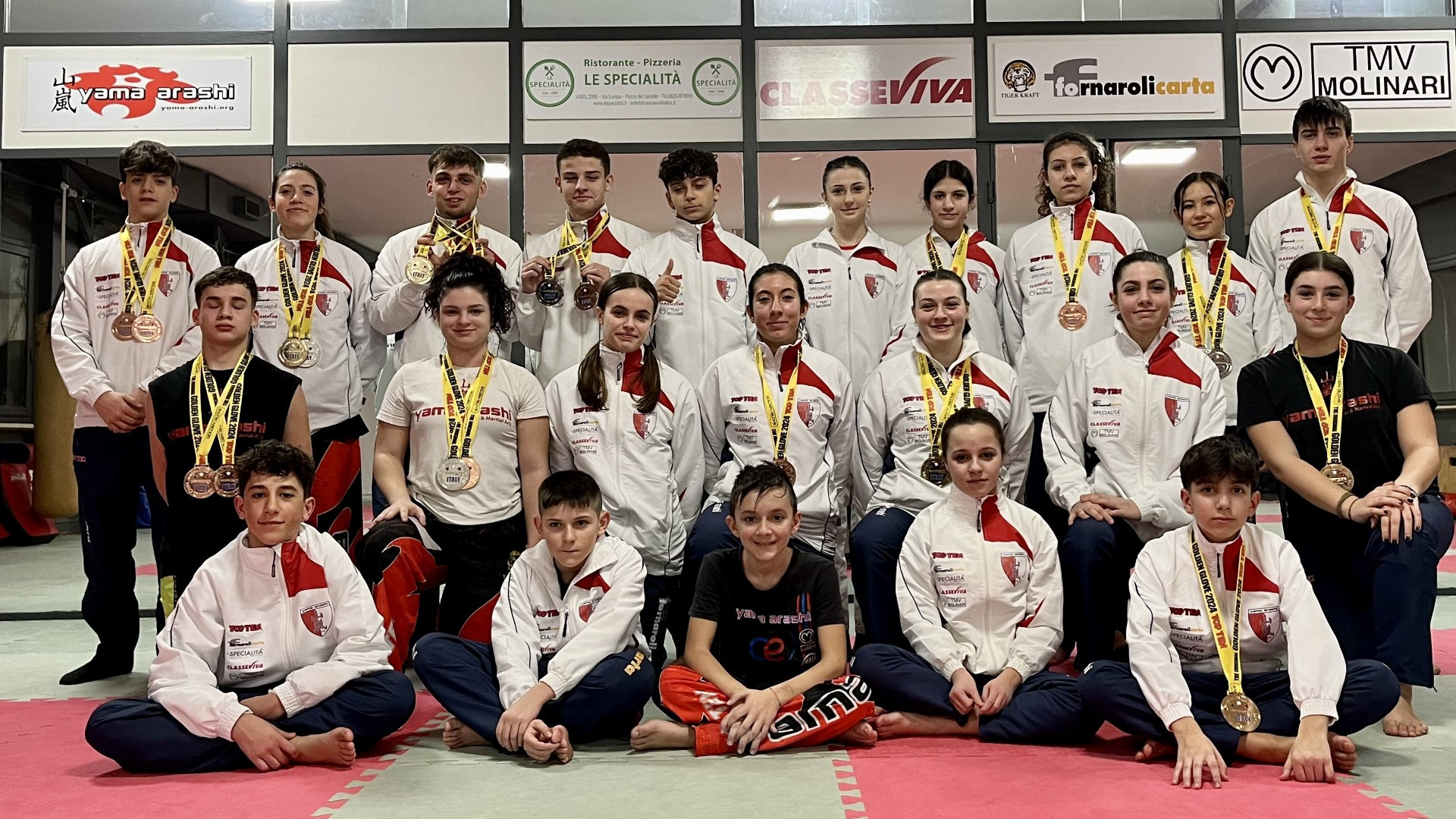 La Yama Arashi brilla al Golden Glove: secondo posto per club e 11 vittorie