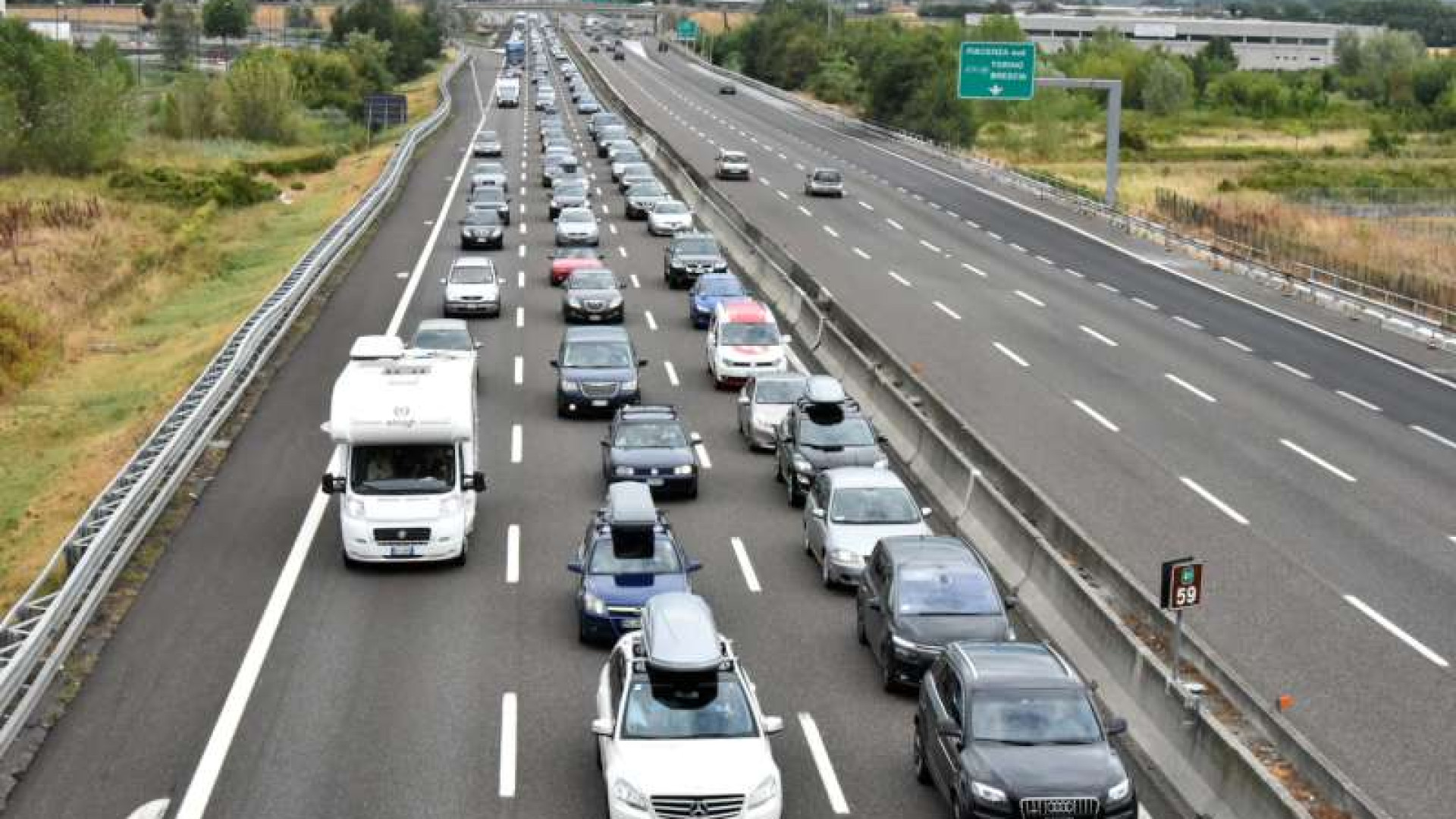 Esodo estivo in sicurezza. I consigli della polizia. "Una sosta ogni due ore di viaggio"