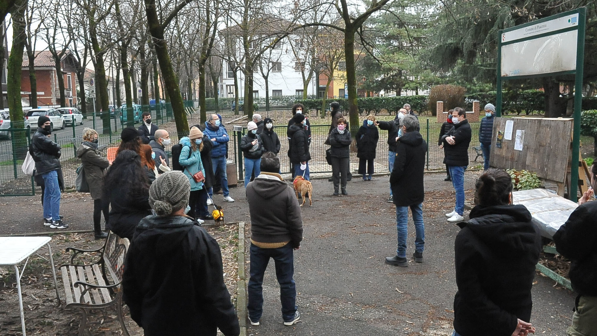 "Questo è un quartiere sicuro". Protesta contro la recinzione del parco