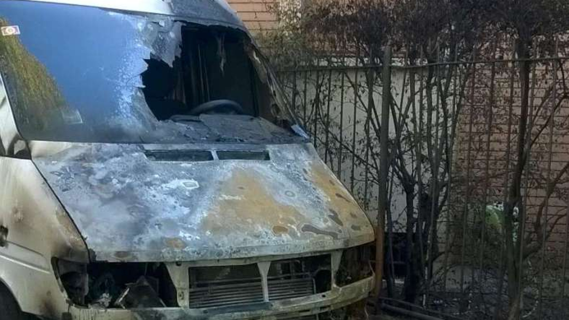 Atti vandalici e inciviltà in via Crotti, il sindaco Dosi incontra i residenti