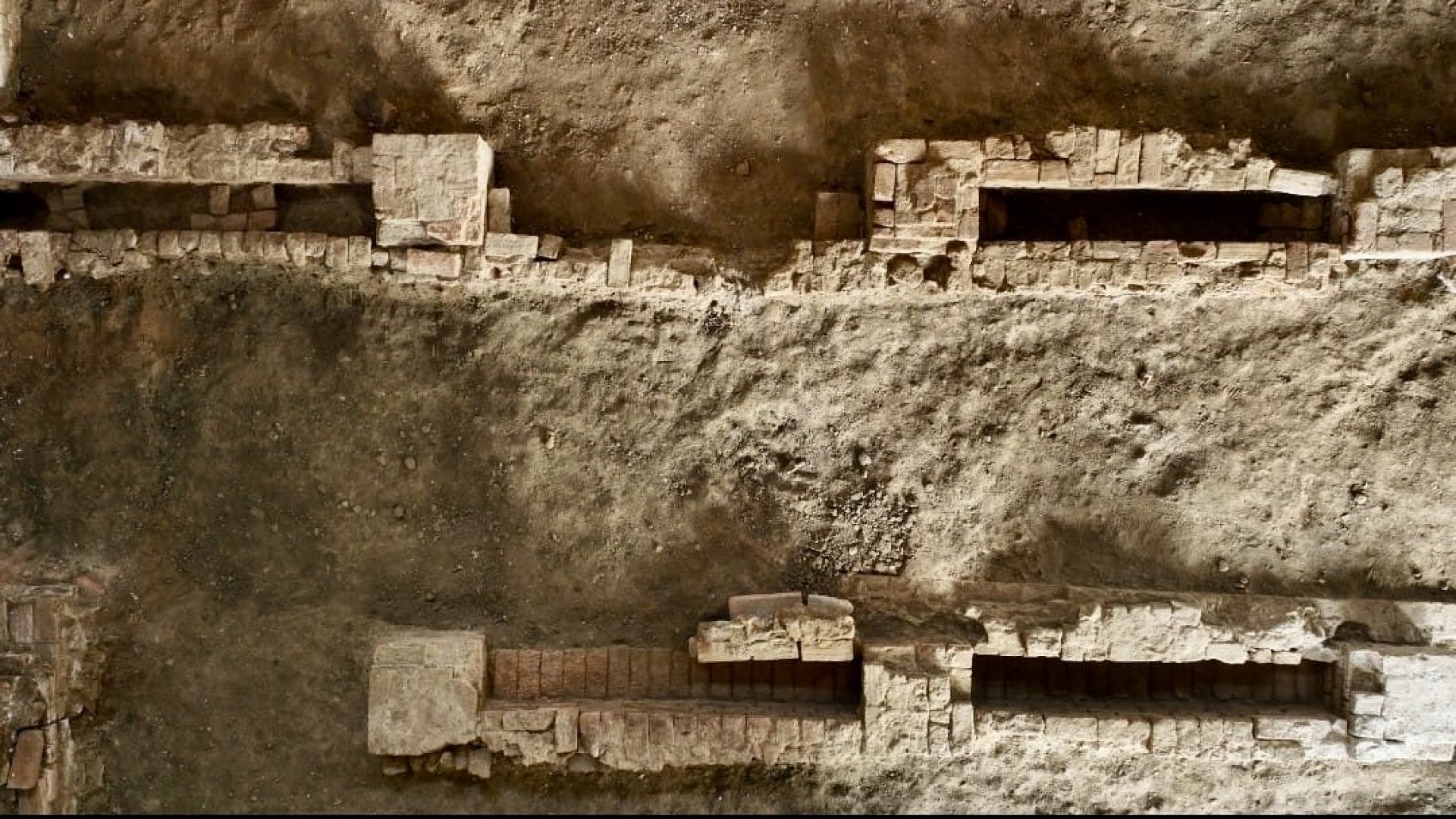 Calendasco: spuntano resti nel cantiere delle scuderie, in programma visite guidate