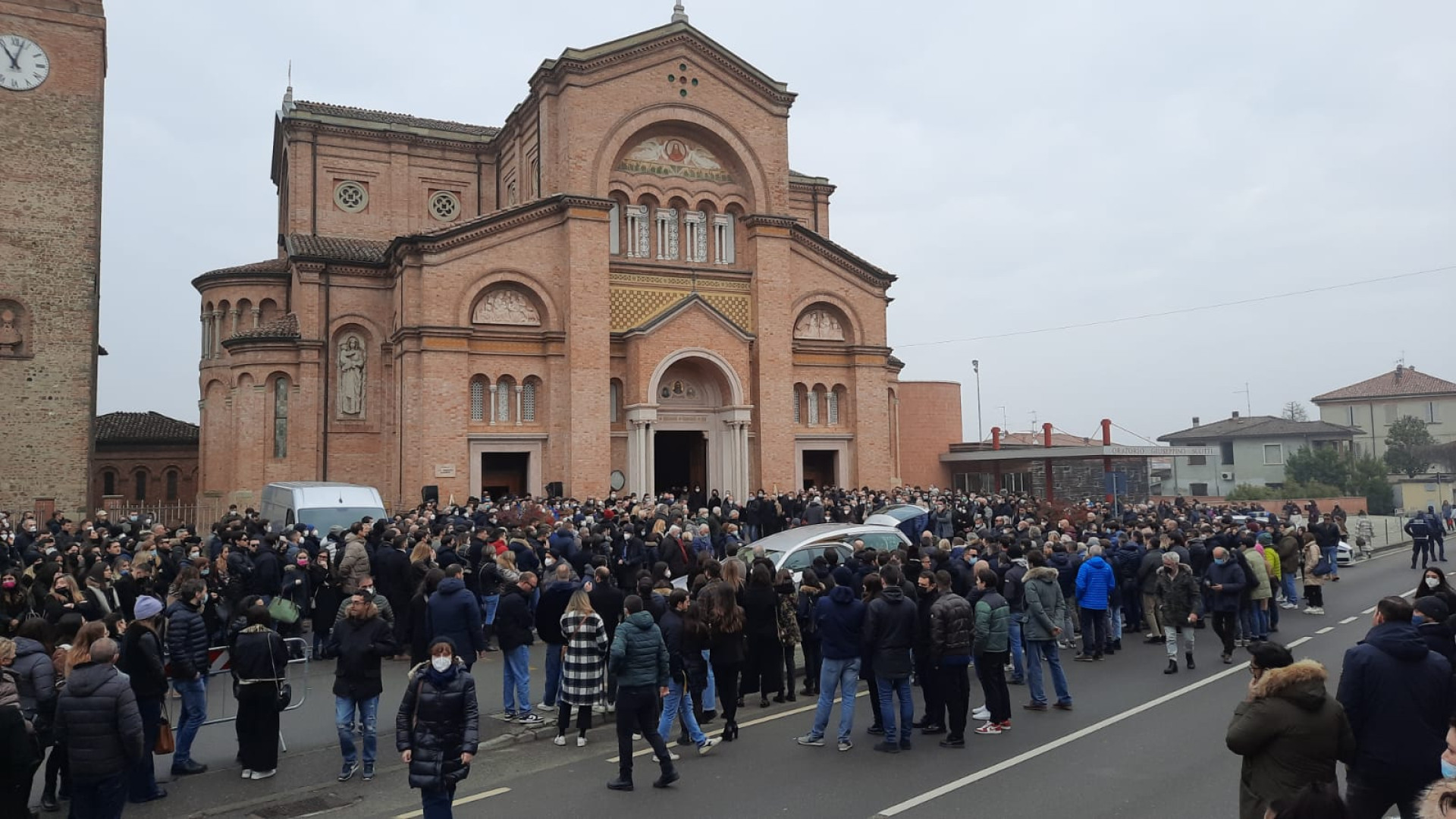 Ultimo saluto ad Andrea. |La sorella: "La morte non sarà l'ultima parola"