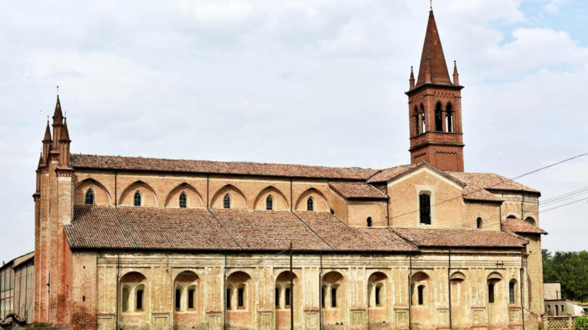 Chiusura della chiesa dei frati di Cortemaggiore. Vittorio Sgarbi: "Inammissibile"