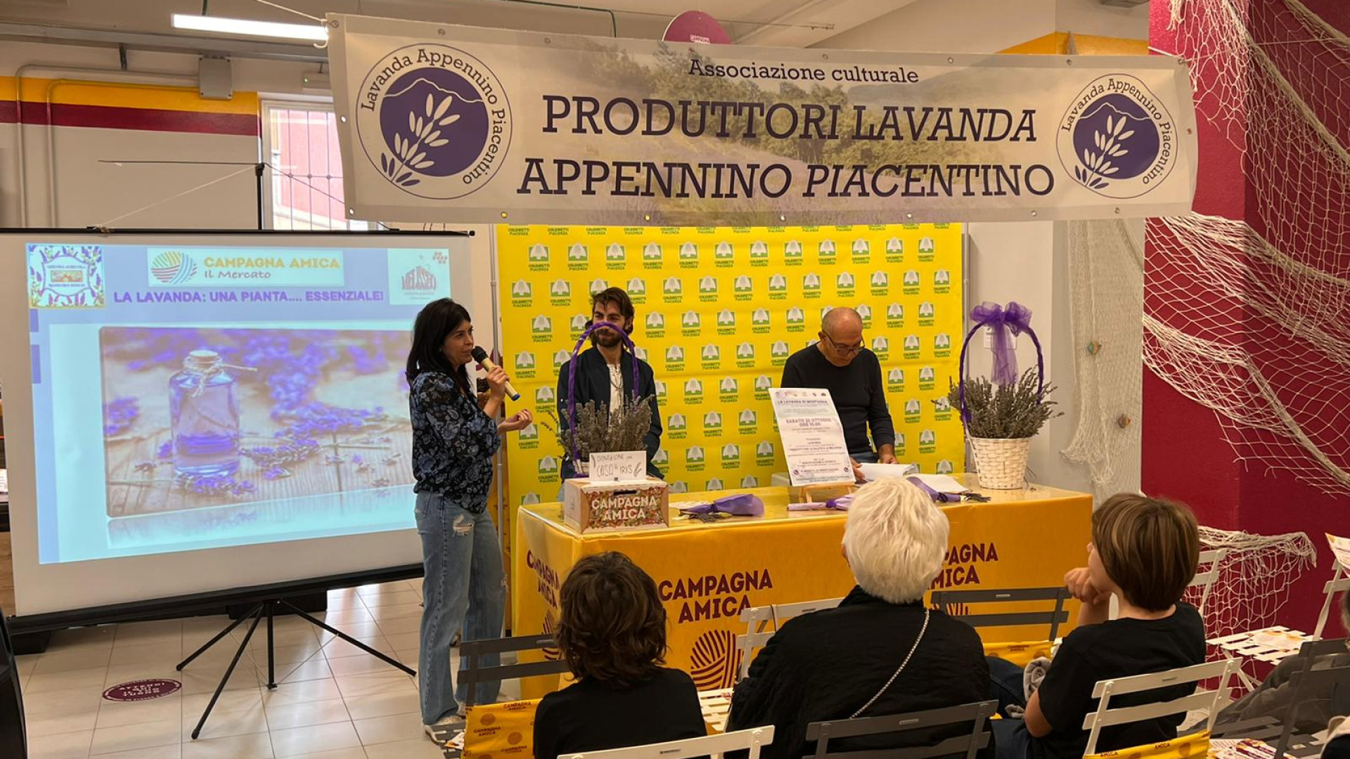 Salute, bellezza e assaggi: il mercato coperto di Coldiretti celebra la lavanda piacentina