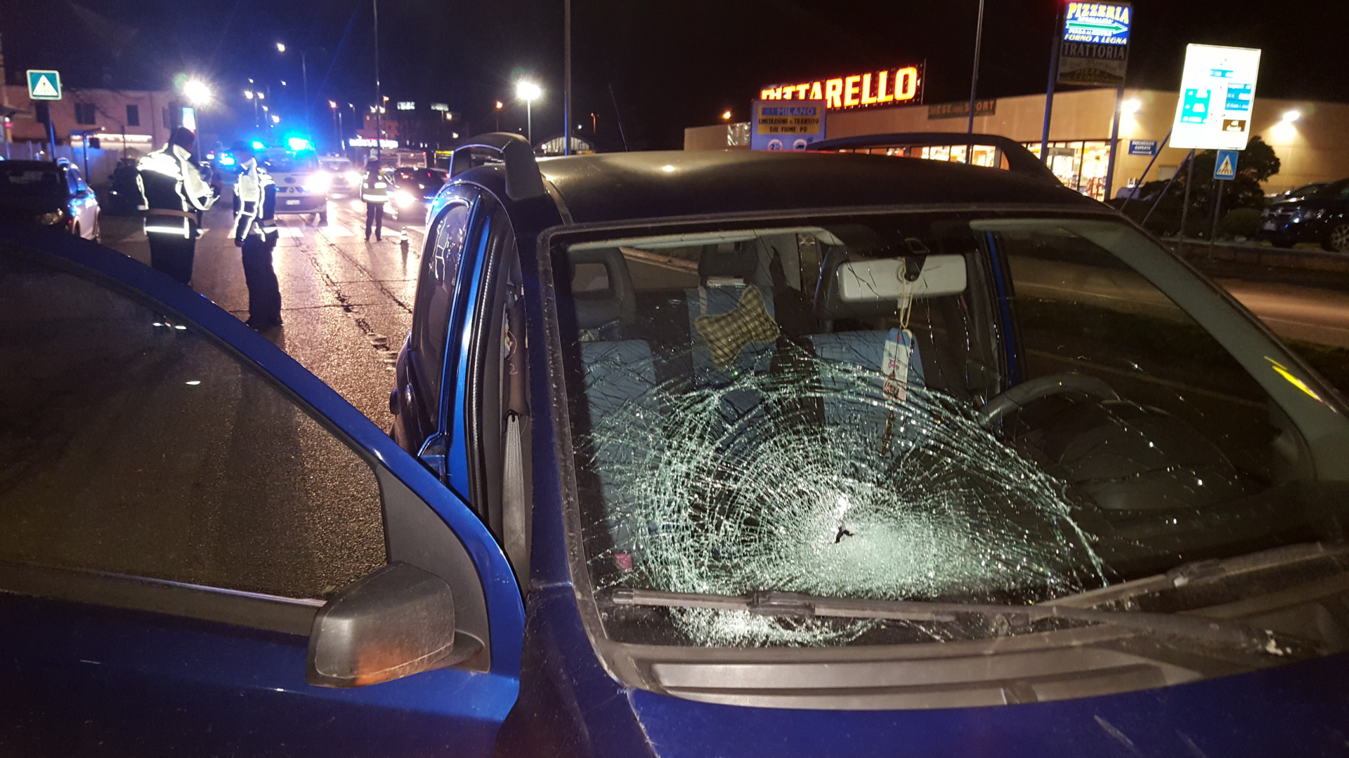 Ferite troppo gravi, è morta la donna investita ieri sera in via Emilia Pavese