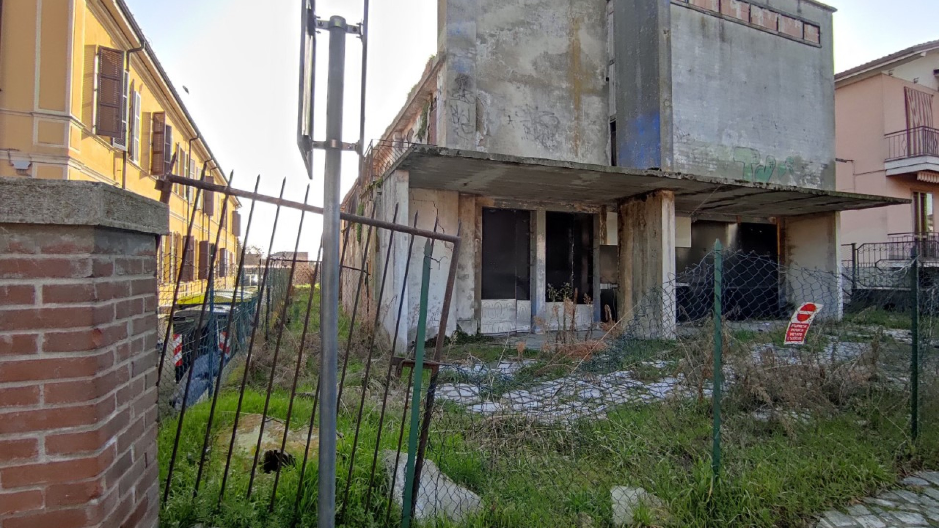 Sarmato, ultimo atto per l'ex cinema Topo Nero. Al suo posto parcheggio e area verde