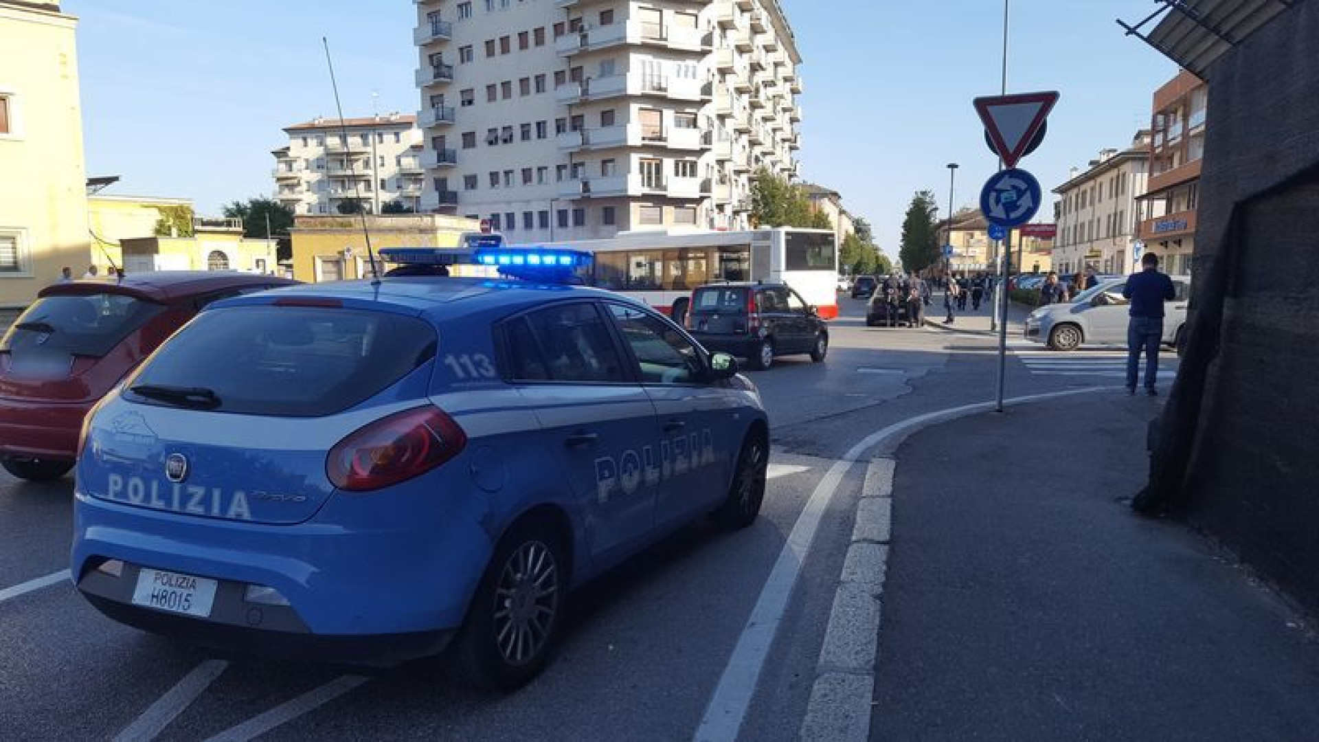 Via Colombo: negozi chiusi alle 21, bar alle 24 e divieto di vendita di alcolici da asporto dalle 21 alle 7