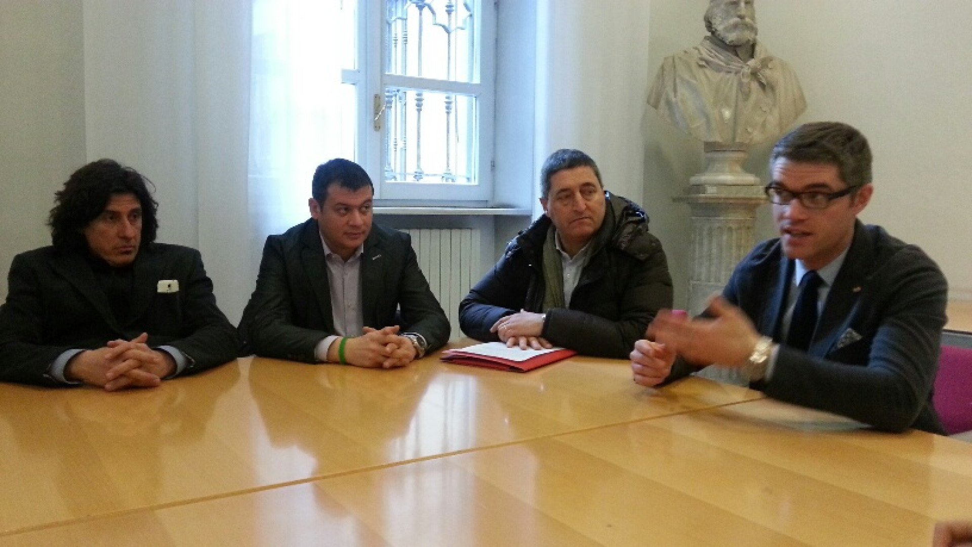 Poste, fronte comune dei sindaci contro la chiusura. Domani vertice romano