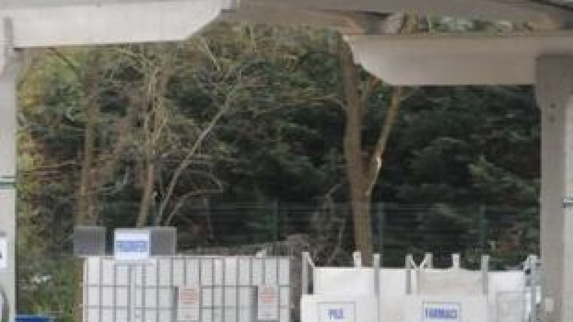 Rovistano tra gli elettrodomestici dell'isola ecologica, in manette due marocchini