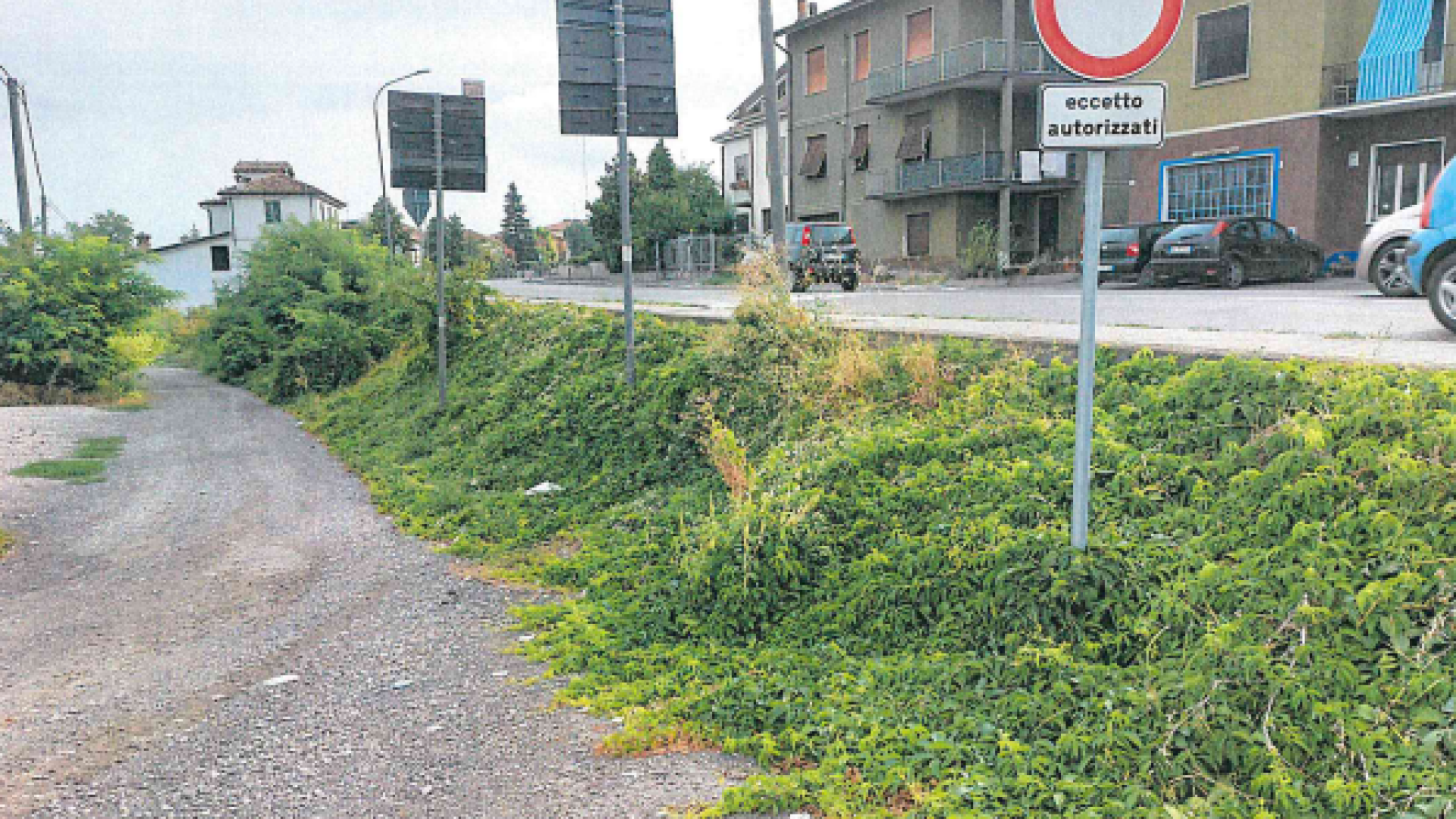 Castello, in via Allende parte la pulizia di banchine e scarpate: costo 17mila euro