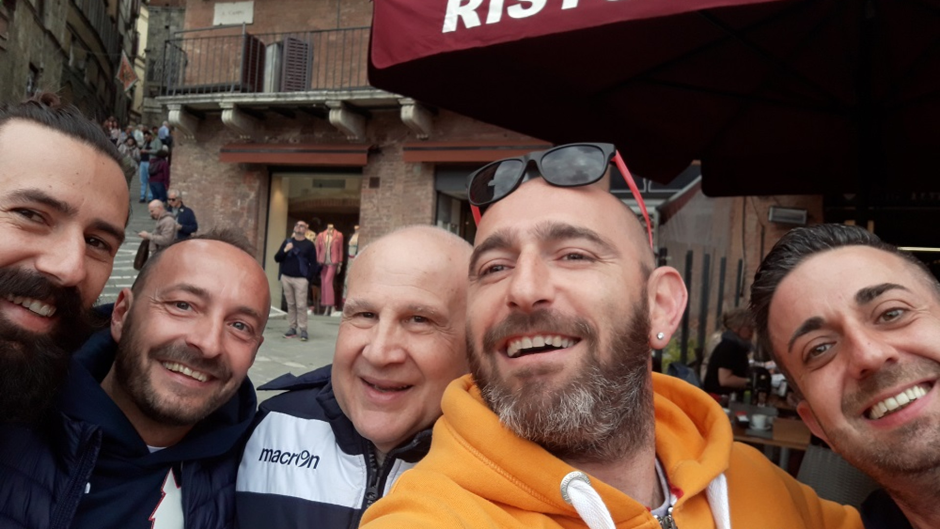 L'entusiasmo dei tifosi biancorossi invade Siena  MANDATECI LE VOSTRE FOTO