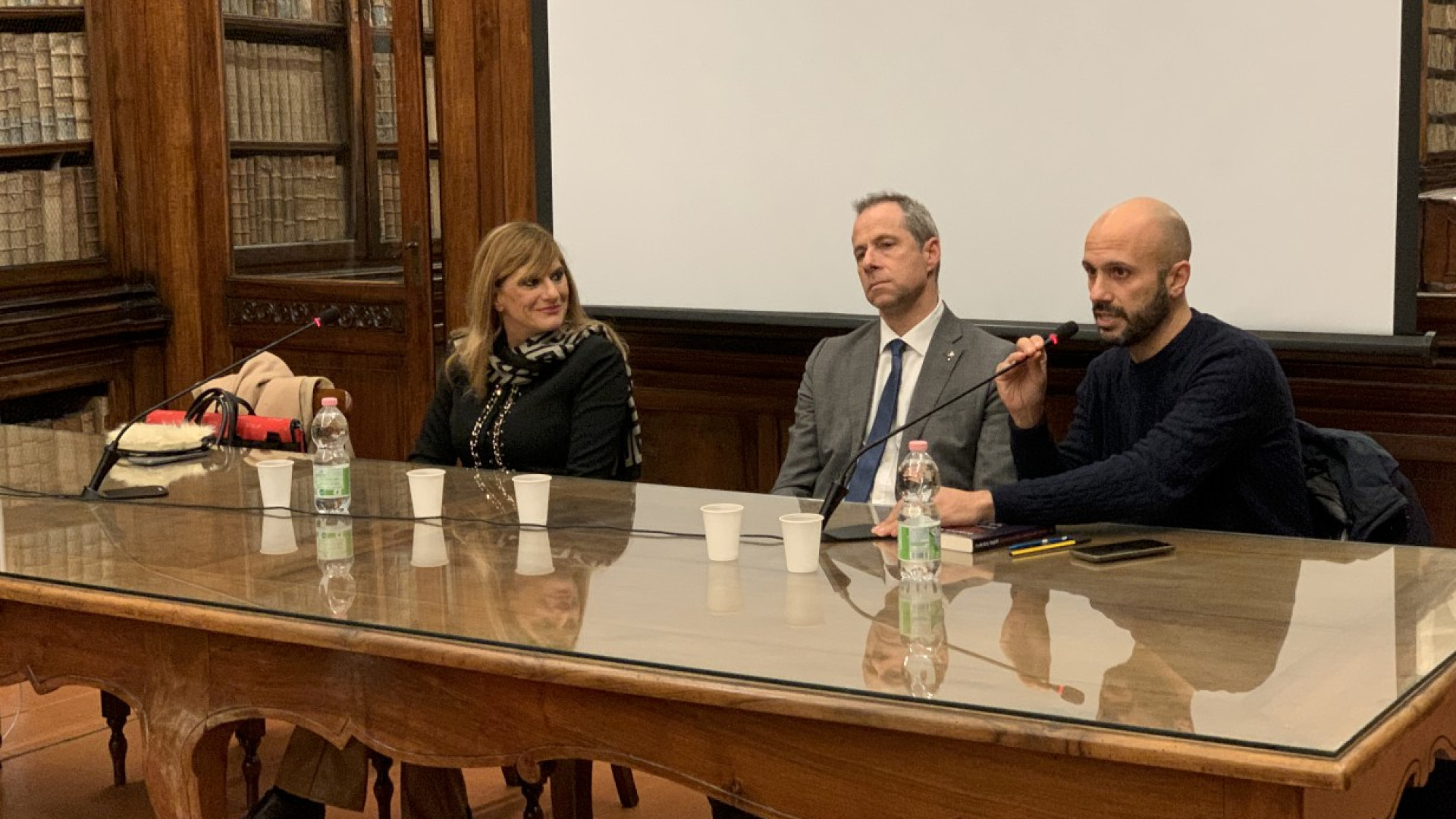 “Gli orrori della Caserma Levante", presentato il libro-inchiesta di Federica Angeli