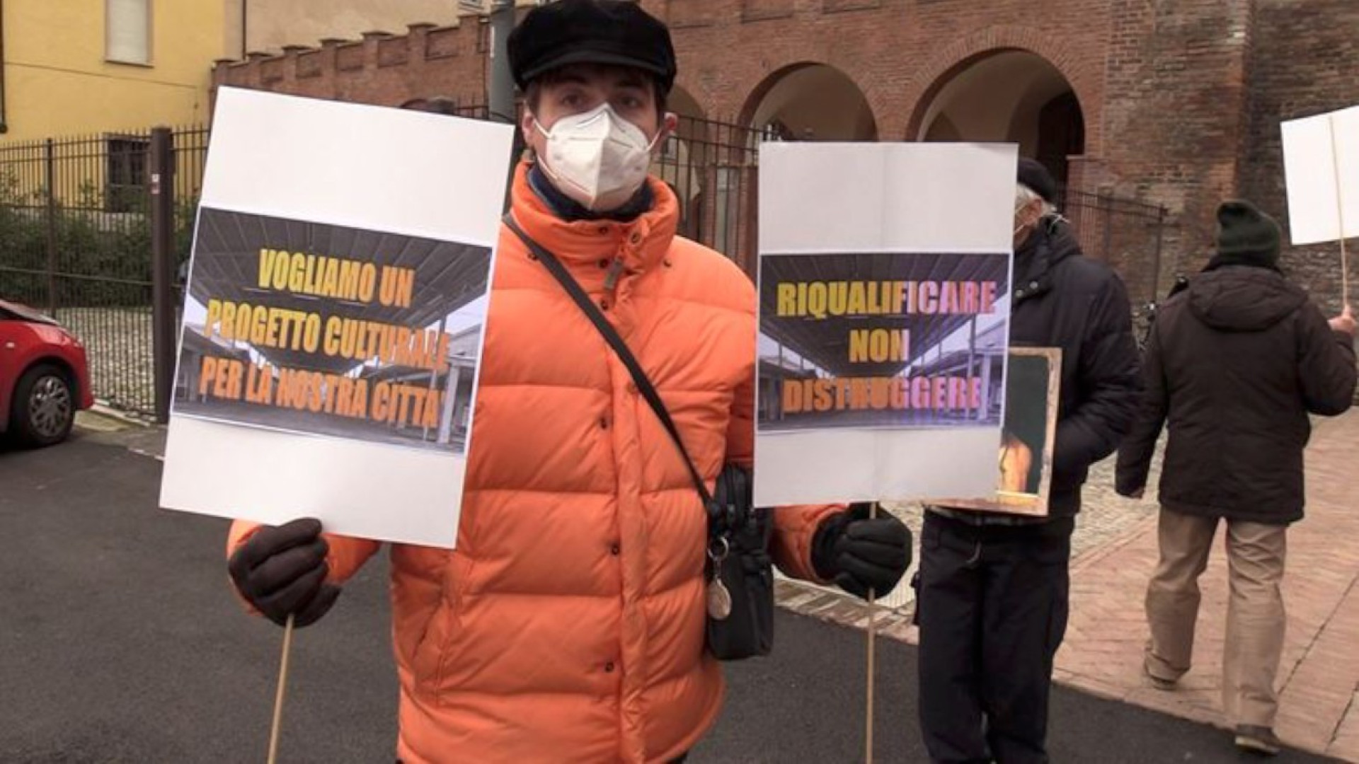 "Riqualificare, non distruggere". La protesta contro l'abbattimento