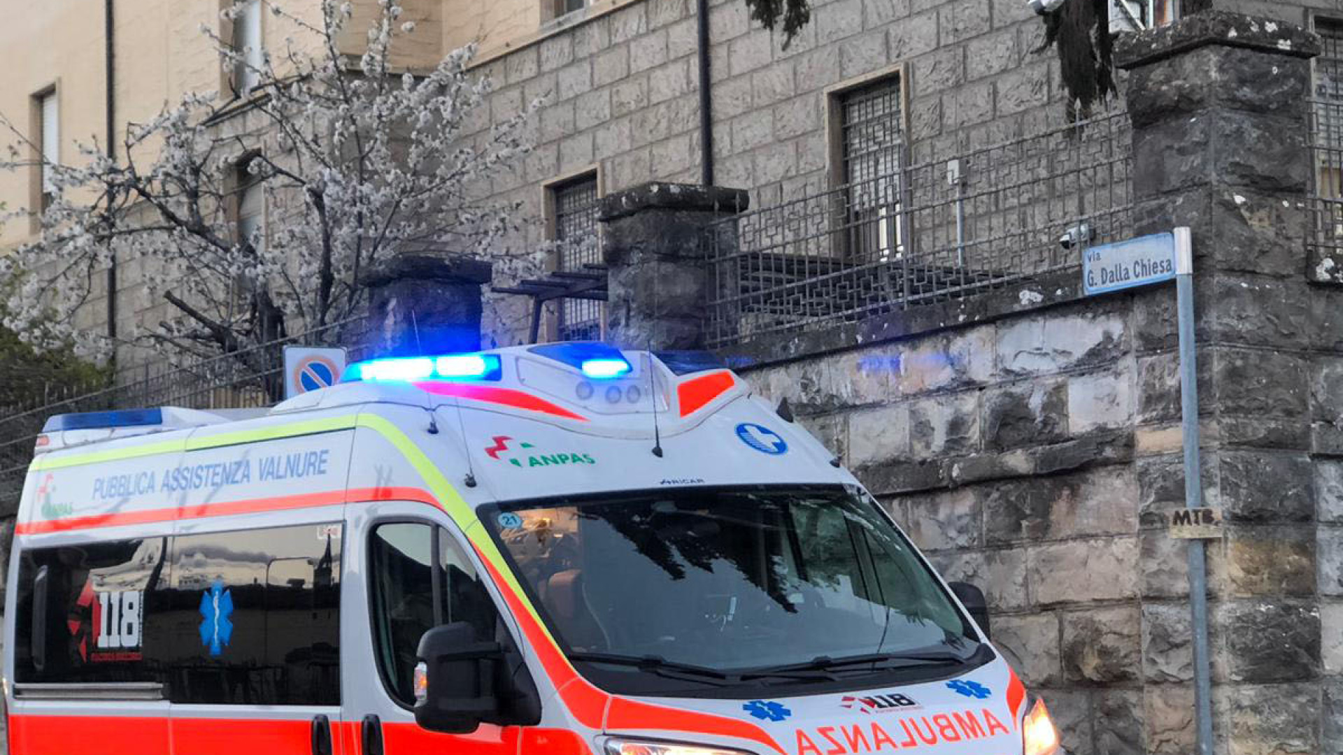 Scarcerato giovedì, terrorizza automobilisti e passanti a Bettola: arrestato